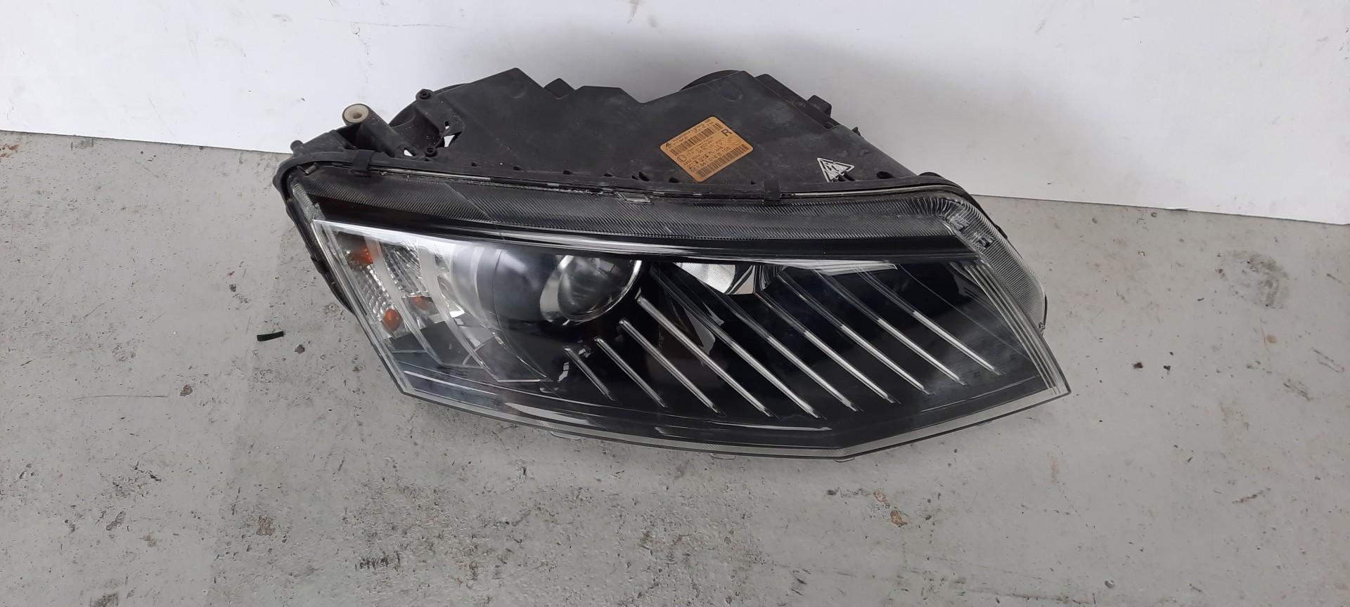 Peça - Otica Farol Skoda Octavia 13-16