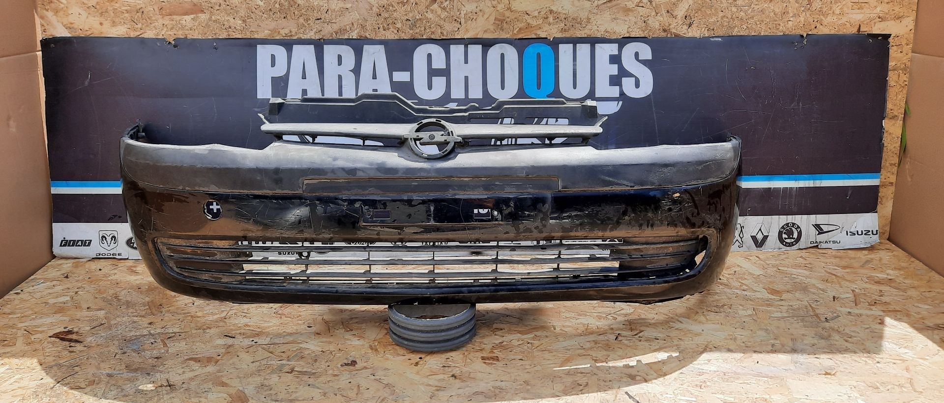 Peças - Parachoques Opel Corsa C 00-03