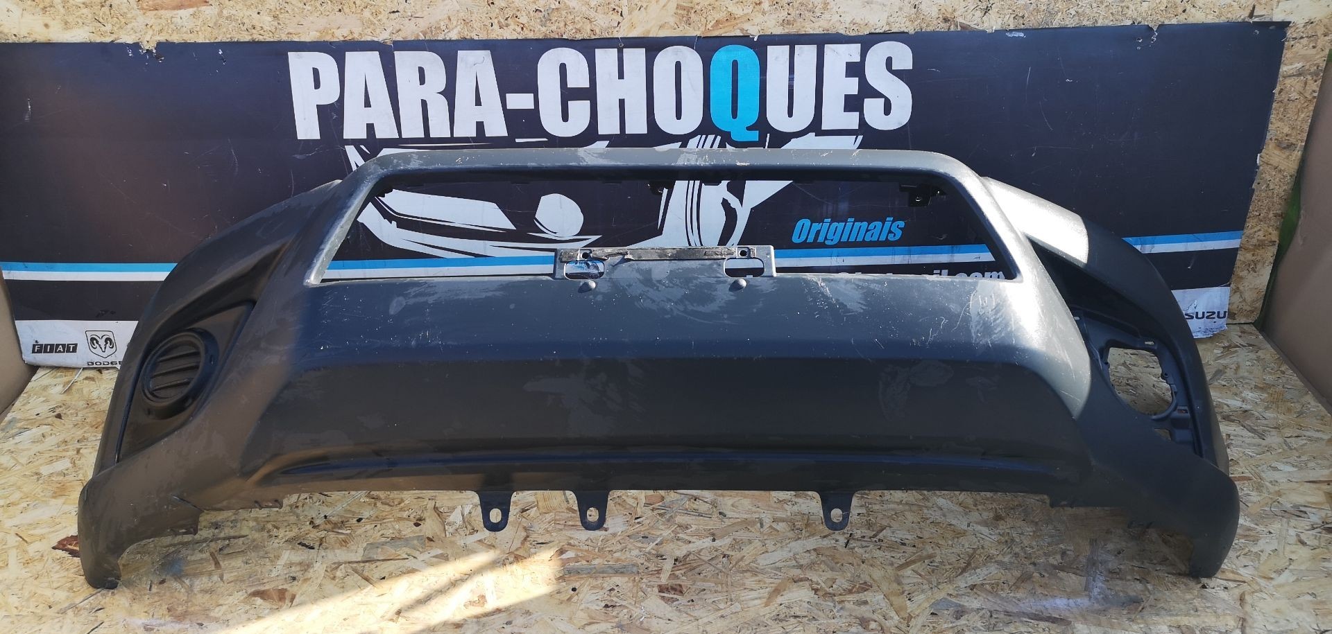 Peças - Parachoques Toyota Hilux 16-19