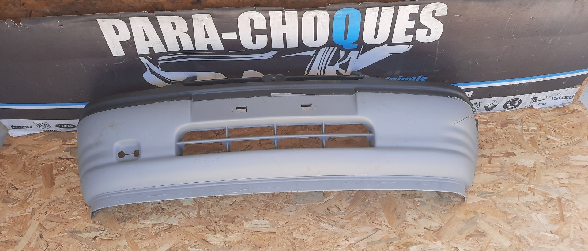 Peças - Parachoques Opel Corsa B 93-96