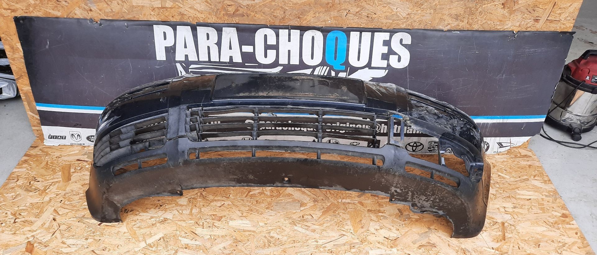 Peça - Parachoques Vw Passat 01-05