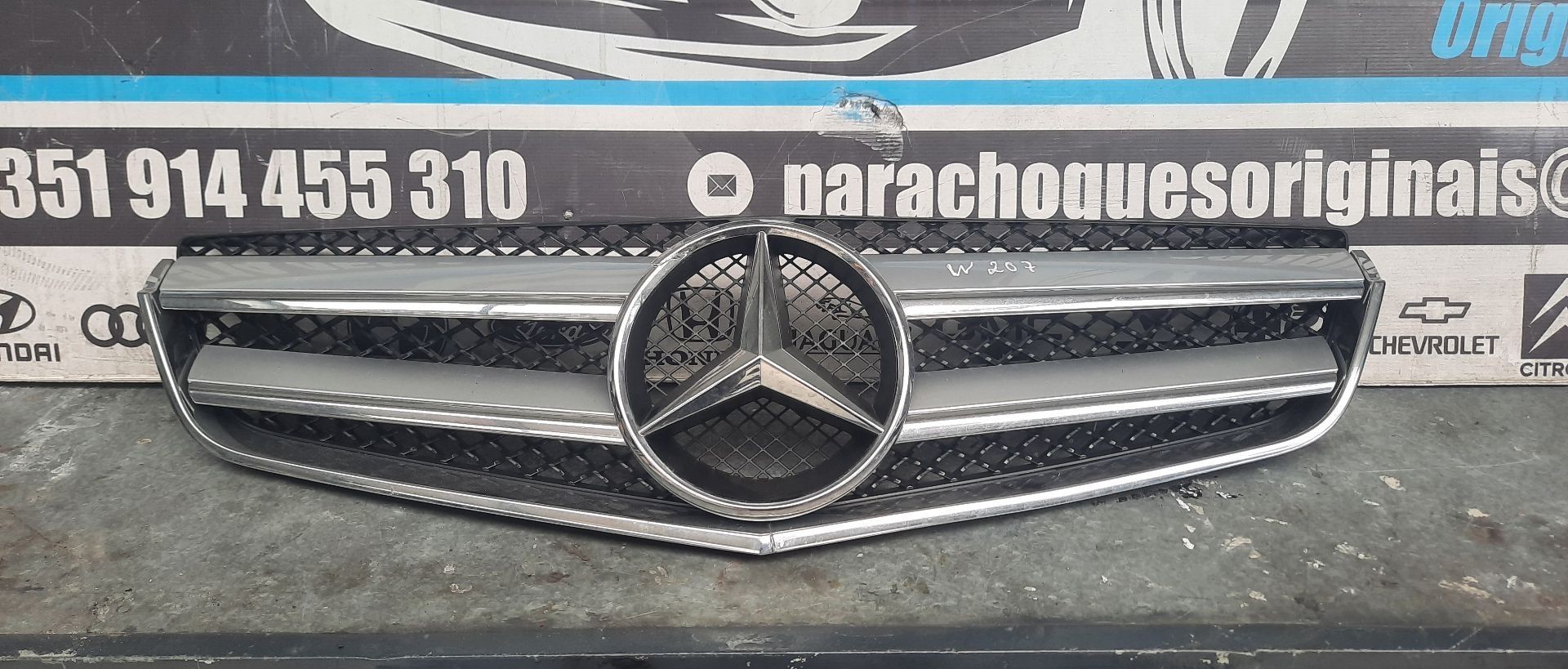 Peças - Grelha Mercedes W207 Classe E Coupe