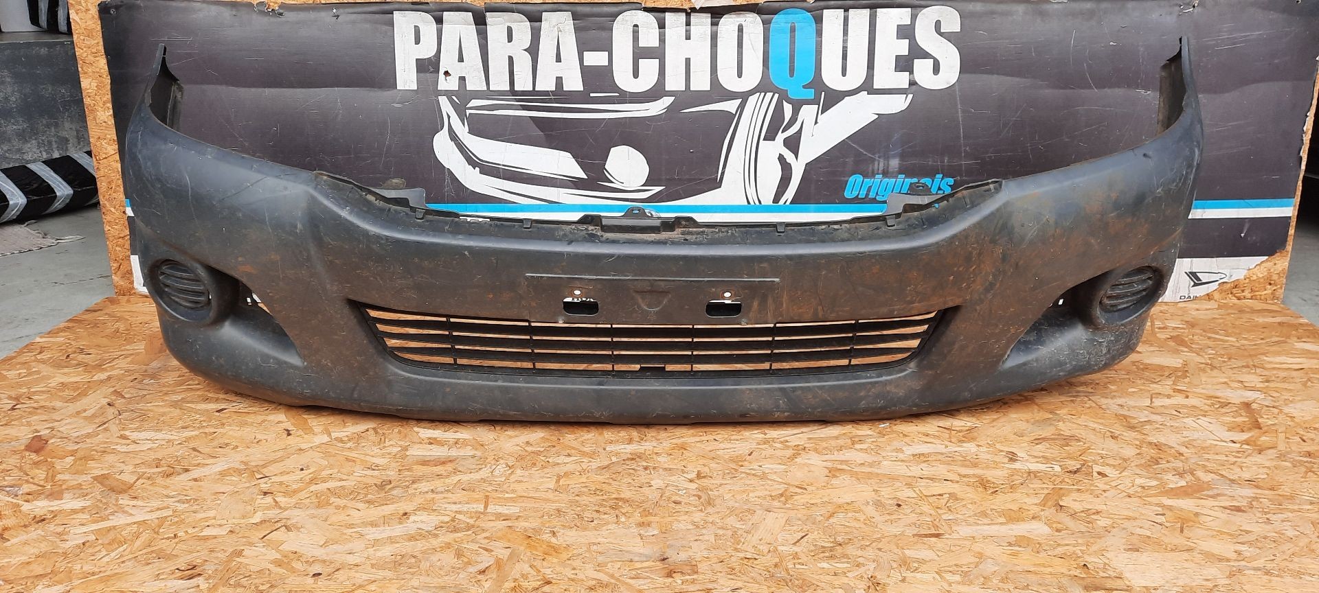 Peças - Parachoques Toyota Hilux 12-15